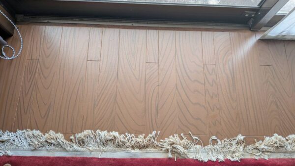 【豊前市】日焼けした床を1日で部分補修！フローリングを張り替えず直すリペア事例
